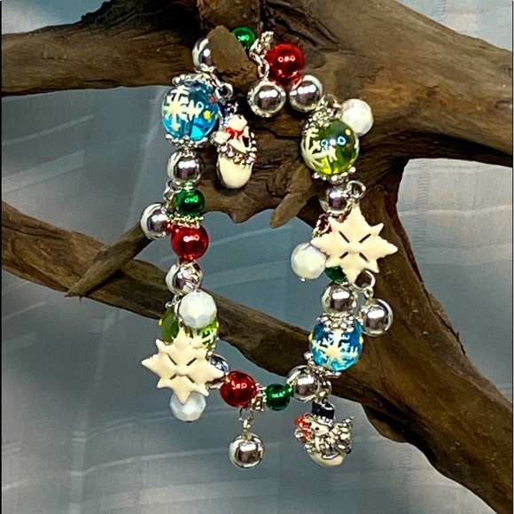 Winter Snow Charm Bracelet Glass Beads Snowman Snowflakes Silver tone. - Picture 4 of 6